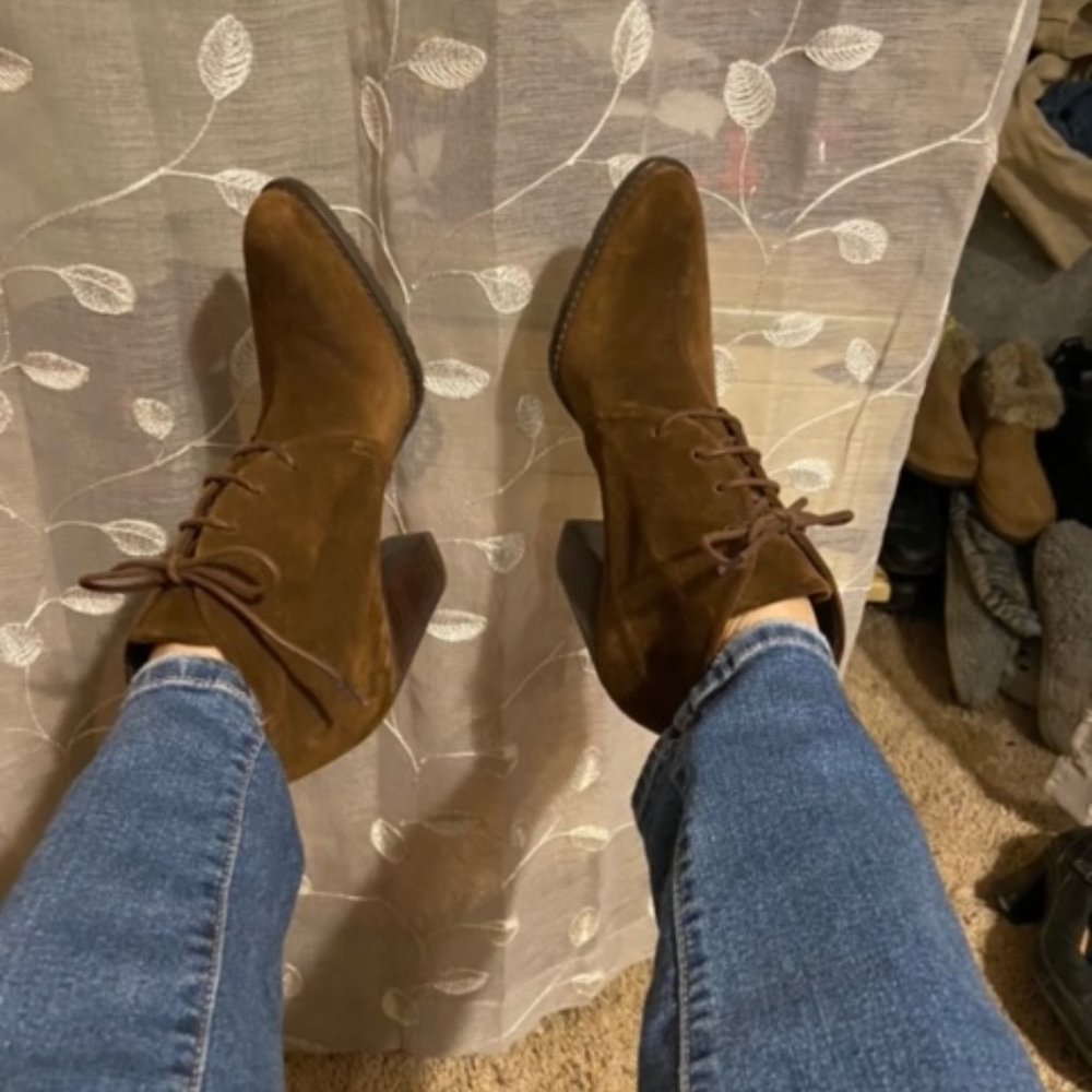 Stuart Weitzman ankle boot, Size 7, Brown suede